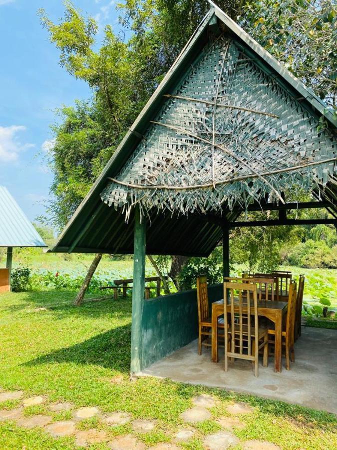 Meegahapokuna Resort Anurâdhapura Extérieur photo