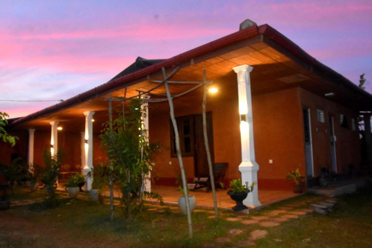 Meegahapokuna Resort Anurâdhapura Extérieur photo