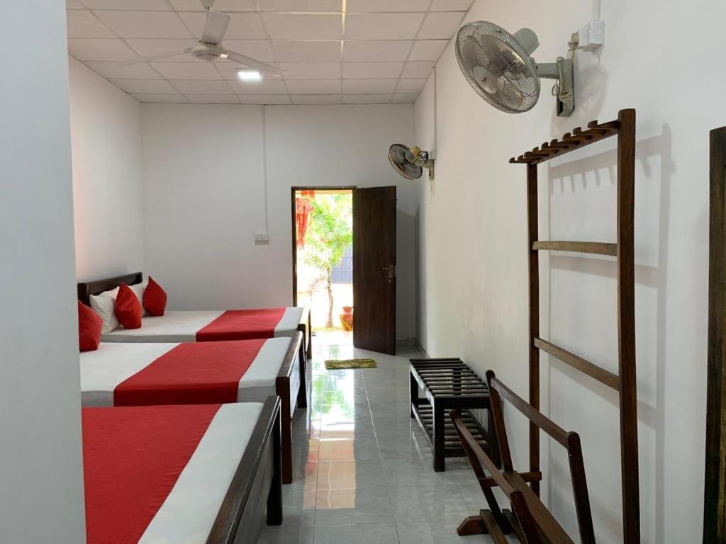 Meegahapokuna Resort Anurâdhapura Extérieur photo